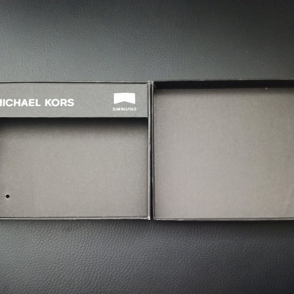 Michael Kors Designer Box - Picture 2 of 3